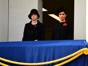 Meghan Duduk Terpisah di Acara Resmi dari Sang Ratu dan Kate, Kenapa?