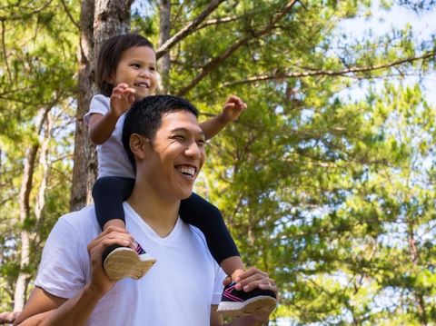 Hari Ayah Nasional diperingati di Indonesia setiap 12 November.