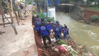 Potret Longsor di Setu Cipayung Arah Bekasi