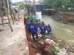 Potret Longsor di Setu Cipayung Arah Bekasi