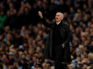 Mana Paul Pogba, Mourinho?