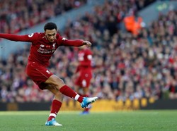 Satu gol Mohamed Salah adalah berkat andil assist Trent Alexander-Arnold yang tampil luar biasa di sisi kanan pertahanan Liverpool. (REUTERS)