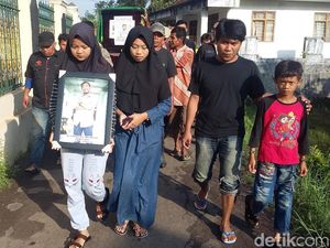 Isak Tangis Warnai Pemakaman Korban Lion Air di Tasikmalaya