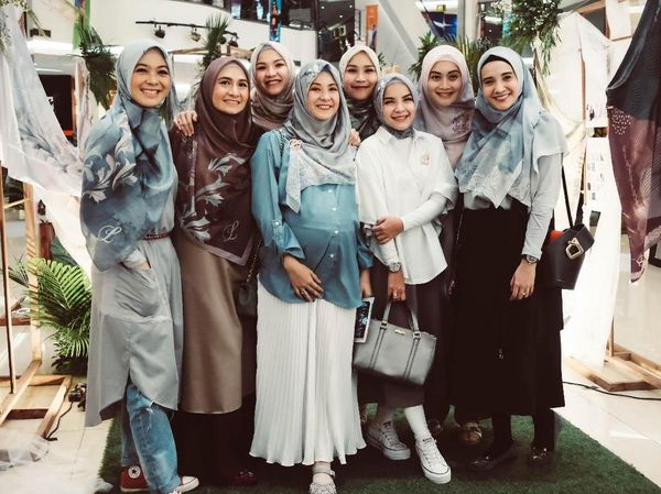 Gaya Holiday Zaskia Sungkar hingga Natasha Rizki di Ultah L by LCB