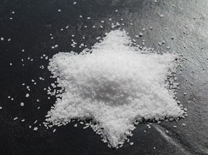 Bukan Cuma Buat Masak, Garam Juga Ampuh Bersihkan Noda!