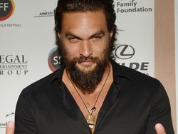 Jason Momoa Potong Rambut Panjangnya untuk Kampanye Lingkungan