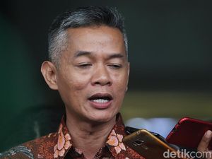 KPU Tak Bisa Pecat Langsung Anggota Rangkap Pengurus Gerindra KPU Tak Bisa Pecat Langsung Anggota Rangkap Pengurus Gerindra