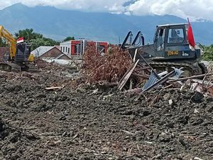 164 Ribu Pengungsi Tsunami Sulteng Masih di Tenda Darurat