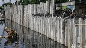 Penampakan Turap Antisipasi Banjir di Kali Sentiong, Kok Gitu ya?