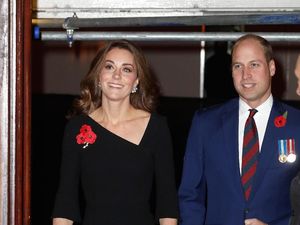 Adu Gaya Kate Middleton dan Meghan Markle Berbaju Hitam, Siapa Favoritmu?