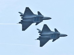 Pertama Kali, Jet Siluman J-20 Buatan China Pamerkan Rudal