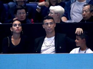 Cristiano Ronaldo Belum Izinkan Anak Punya HP Sendiri karena... Cristiano Ronaldo Belum Izinkan Anak Punya HP Sendiri karena...