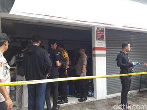 Polisi Cari Mobil Ini yang Dibawa Pembunuh Satu Keluarga di Bekasi Polisi Cari Mobil Ini yang Dibawa Pembunuh Satu Keluarga di Bekasi