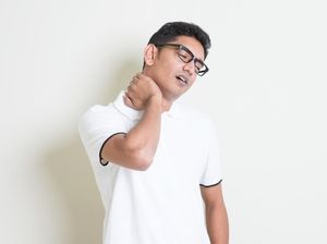 Leher Tegang Berhari-hari karena Salah Bantal, Gimana Mengatasinya Dok? Leher Tegang Berhari-hari karena Salah Bantal, Gimana Mengatasinya Dok?