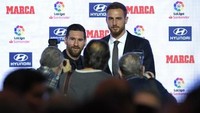 Penghargaan El Pichichi ini adalah yang kelima untuk Lionel Messi. Dia dinobatkan setelah menjadi top skor La Liga 2017/2018 dengan 34 gol. (Foto: Lluis Gene/AFP)