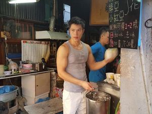 Yuk Kenalan dengan Penjual Tahu Hingga Sayur yang Ganteng!