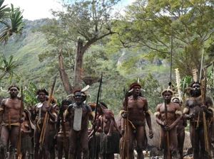 Disambut Hangat Penduduk Asli Papua di Desa Suroba Disambut Hangat Penduduk Asli Papua di Desa Suroba