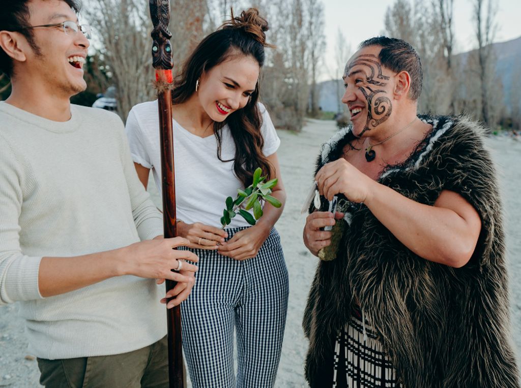 Kisah Nadine & Dimas Anggara Berbaur dengan Suku Maori Kisah Nadine & Dimas Anggara Berbaur dengan Suku Maori
