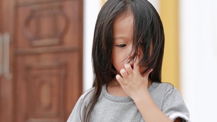 Mulai sekarang, sebaiknya tinggalkan kebiasaan ngupil di pagi hari (Foto: istock) Mulai sekarang, sebaiknya tinggalkan kebiasaan ngupil di pagi hari (Foto: istock)