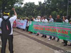 Serbu Kantor Rini, Eks Karyawan Minta Merpati Tak Dipailitkan