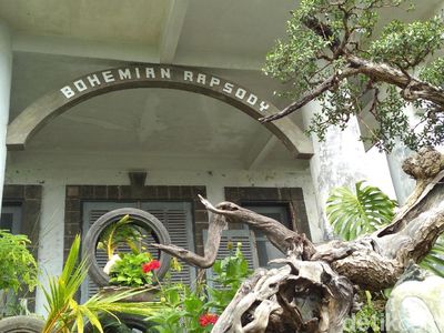 Foto: Gedung Bohemian Rapsody di Blitar yang Konon Berhantu