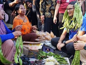 7 Aksi Sandiaga Saat ke Pasar hingga Kulineran di Berbagai Kota 7 Aksi Sandiaga Saat ke Pasar hingga Kulineran di Berbagai Kota