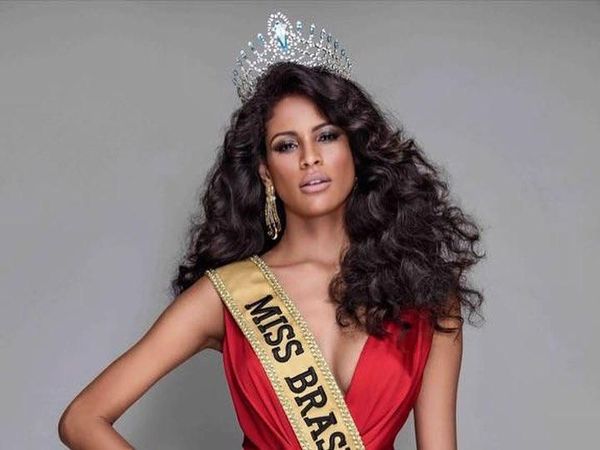 Foto: Liburannya Si Seksi Miss Brasil 2017