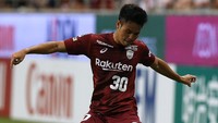 Bek Thailand yang kini memperkuat Vissel Kobe (Jepang), Theerathon Bunmathan, saat ini bernilai 495 ribu pound (Rp9,4 miliar). Foto: Buddhika Weerasinghe/Getty Images