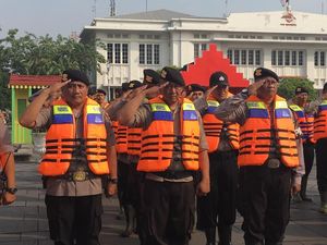 Polisi Siap Koordinasi dengan TNI soal Penanganan Banjir di Jakbar Polisi Siap Koordinasi dengan TNI soal Penanganan Banjir di Jakbar