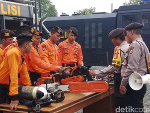 Polda Jabar Bentuk Satgas Hadapi Bencana Alam Polda Jabar Bentuk Satgas Hadapi Bencana Alam