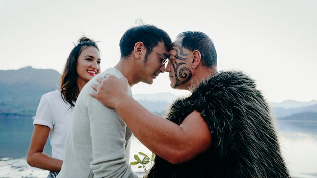 Ritual tempel hidung khas suku Maori