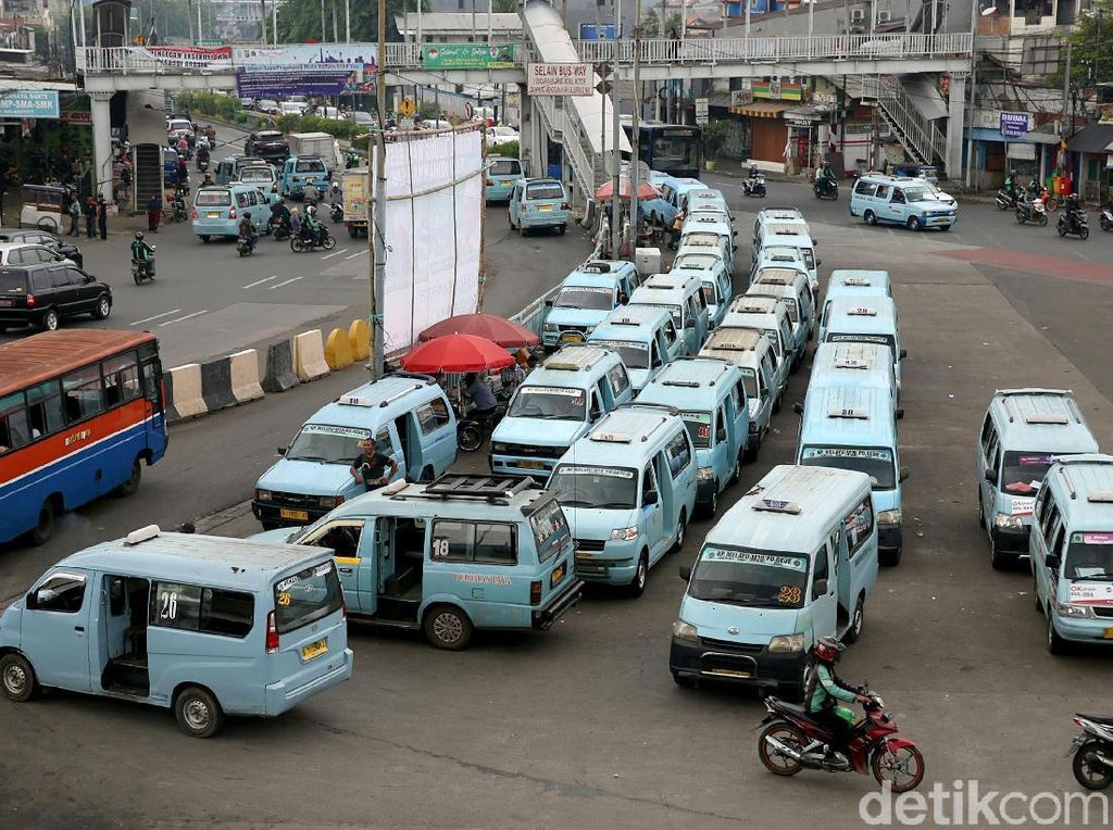 Usia Kendaraan Akan Dibatasi, Sudahkah Transportasi Umum Memadai? Usia Kendaraan Akan Dibatasi, Sudahkah Transportasi Umum Memadai?