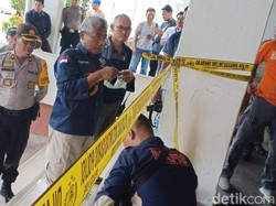 Selidiki Penyebab Kebakaran, Polisi Olah TKP Kantor Gubernur Papua