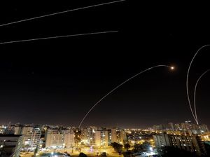 Penampakan Serangan Udara di Langit Israel-Palestina