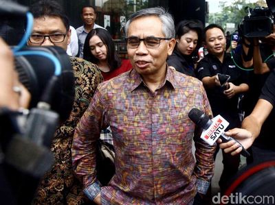 Ketua OJK Wimboh Santoso Diperiksa KPK Terkait Kasus Bank Century