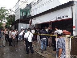 Jasad Keluarga Korban Pembunuhan Sadis di Bekasi Dibawa ke RS Polri