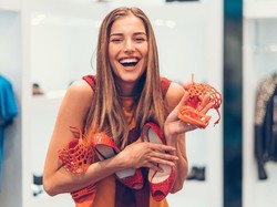 Ada 5 Tipe Wanita Saat Berbelanja, Mana yang Paling Sehat?