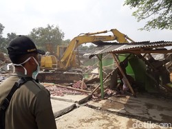 450 Personel Gabungan Bongkar Bangunan Liar di Bekasi