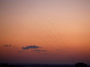 2 Orang Terluka Usai Sejumlah Misil Ditembakan Menuju Israel