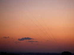 2 Orang Terluka Usai Sejumlah Misil Ditembakan Menuju Israel