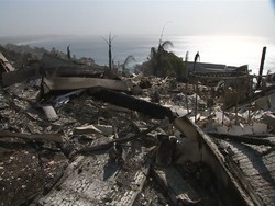 Kompleks Artis Hollywood Hancur Usai Dilahap Api