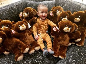 8 Foto Cute Anak Bungsu John Legend dan Chrissy Teigen, Miles