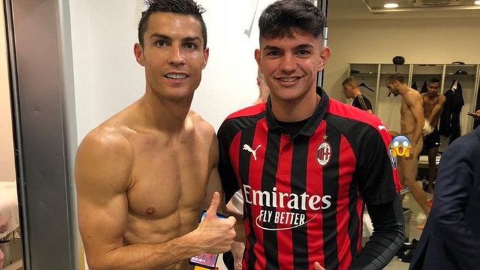 Viral foto pemain muda AC Milan bersama Cristiano Ronaldo (ist.) Viral foto pemain muda AC Milan bersama Cristiano Ronaldo (ist.)