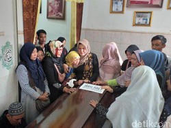 Hamil 4 Bulan, Istri Deryl Tak Kuasa Sambut Kedatangan Jenazah Suami