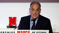 Javier Tebas dalam pidatonya di malam penganugerahan trofi. (Foto: Albert Gea/Reuters)