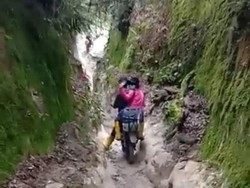 dr Widya dan Perjuangannya Menembus Celah Sempit di Sela Bukit