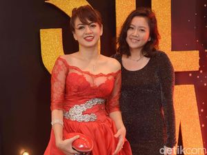 Pose Bareng Putrinya, Yeyen Lidya Dikira Kakak-Adik Pose Bareng Putrinya, Yeyen Lidya Dikira Kakak-Adik