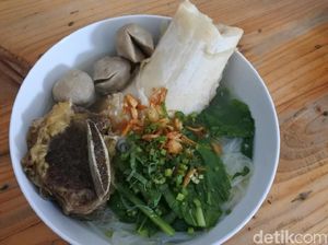 Gurihnya Bakso Rawit Tulang Sumsum dengan Potongan Daging Iga Sapi Gurihnya Bakso Rawit Tulang Sumsum dengan Potongan Daging Iga Sapi