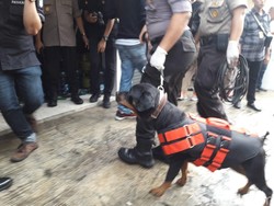 Anjing Pelacak Dikerahkan ke TKP Pembunuhan Sekeluarga di Bekasi