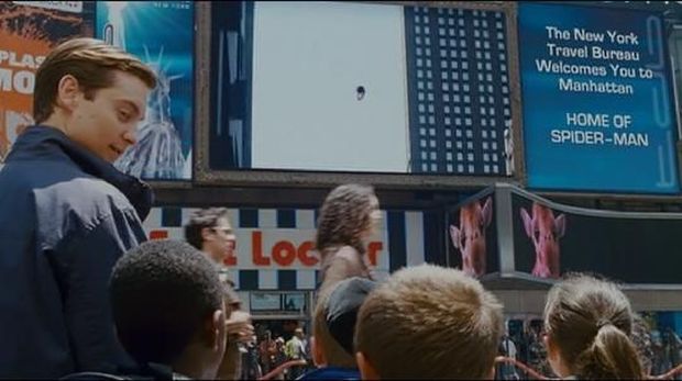 Karakter Peter Parker (Spiderman) di Times Square